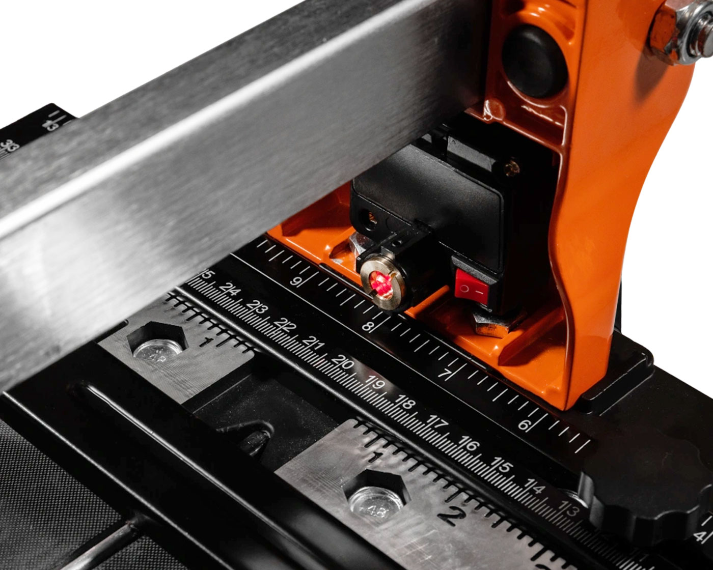 Fliesenschneider ASPRO MTC2 1200 mit Laser Fliesenschneider ASPRO MTC2 mit Laser Detailbild des Lasers